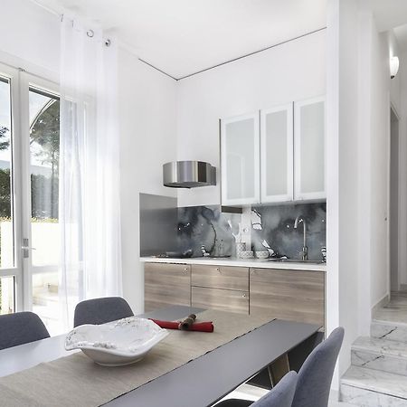 B&B Villa Genny A Pochi Passi Dal Mare ซานกาตัลโด ภายนอก รูปภาพ