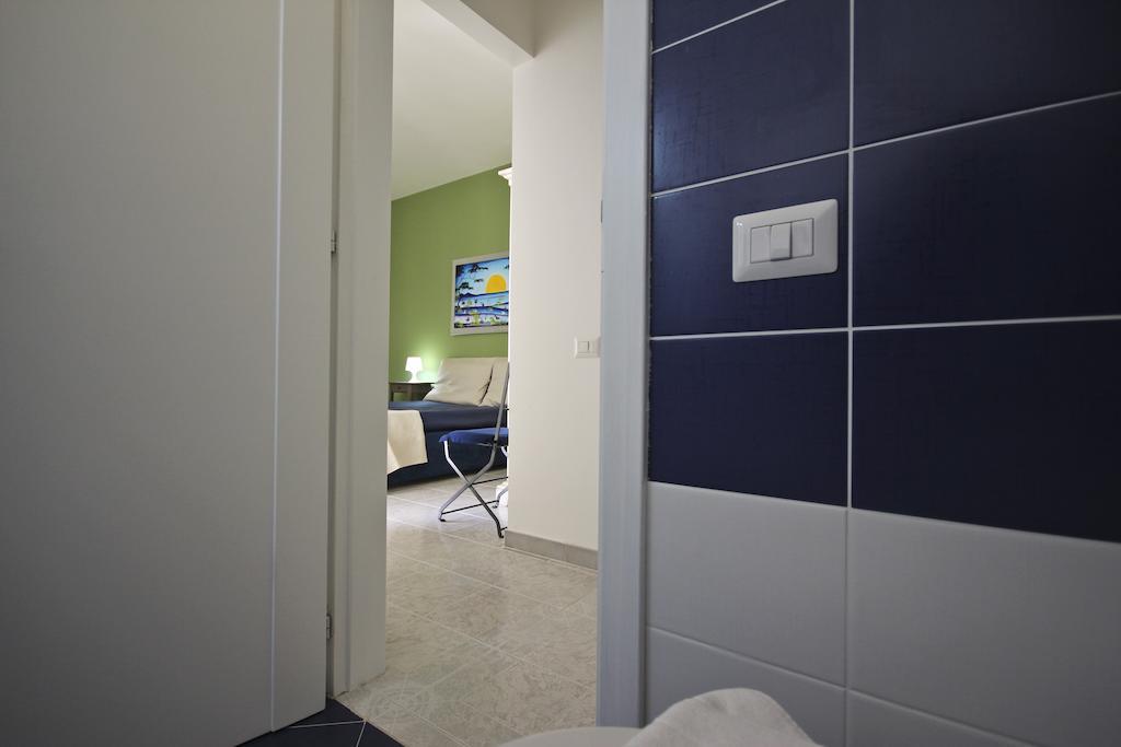 B&B Villa Genny A Pochi Passi Dal Mare ซานกาตัลโด ภายนอก รูปภาพ