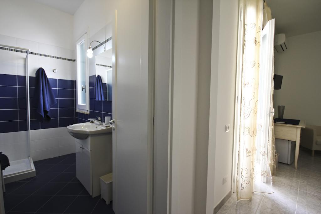 B&B Villa Genny A Pochi Passi Dal Mare ซานกาตัลโด ห้อง รูปภาพ