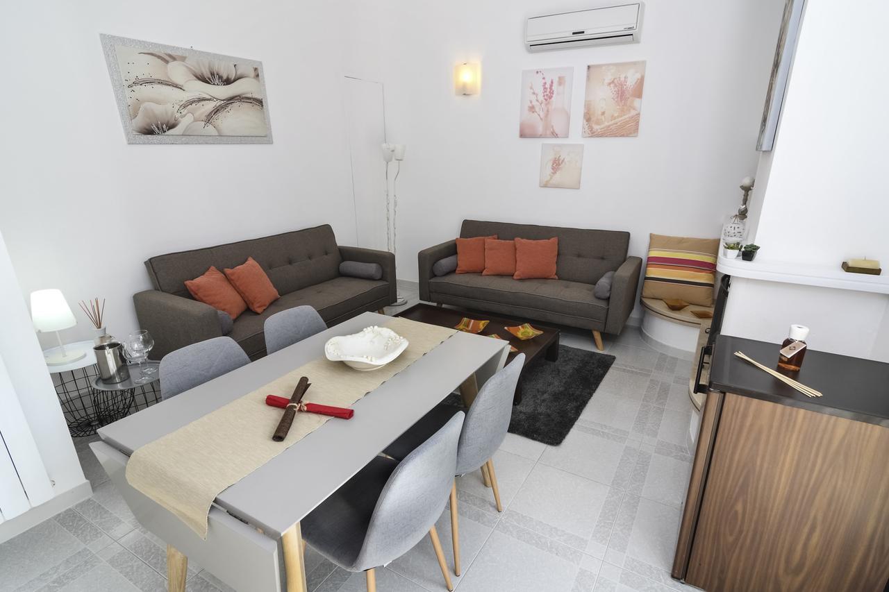 B&B Villa Genny A Pochi Passi Dal Mare ซานกาตัลโด ภายนอก รูปภาพ