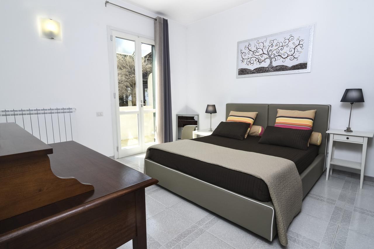 B&B Villa Genny A Pochi Passi Dal Mare ซานกาตัลโด ภายนอก รูปภาพ
