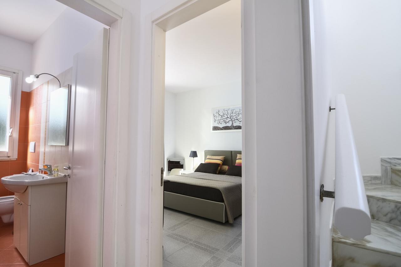 B&B Villa Genny A Pochi Passi Dal Mare ซานกาตัลโด ภายนอก รูปภาพ