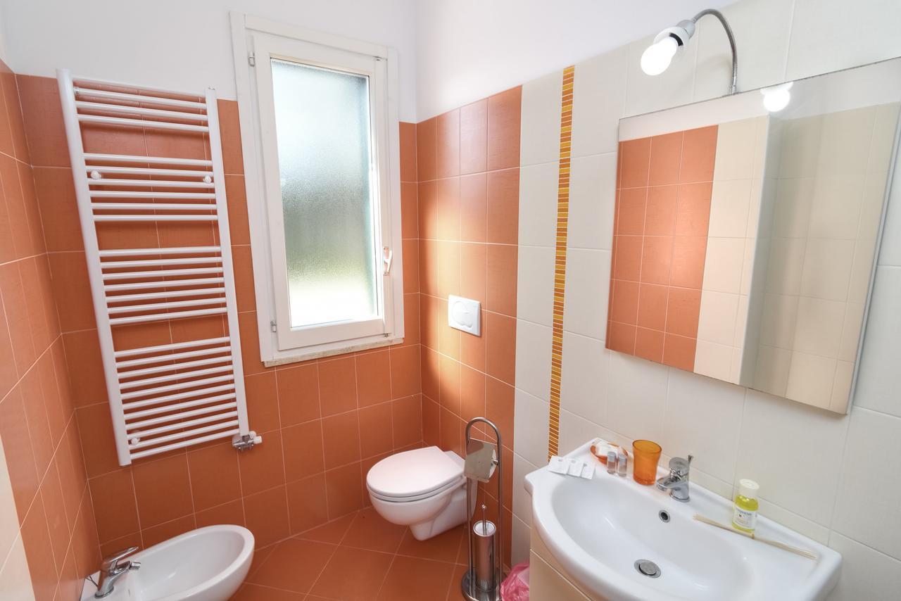 B&B Villa Genny A Pochi Passi Dal Mare ซานกาตัลโด ภายนอก รูปภาพ