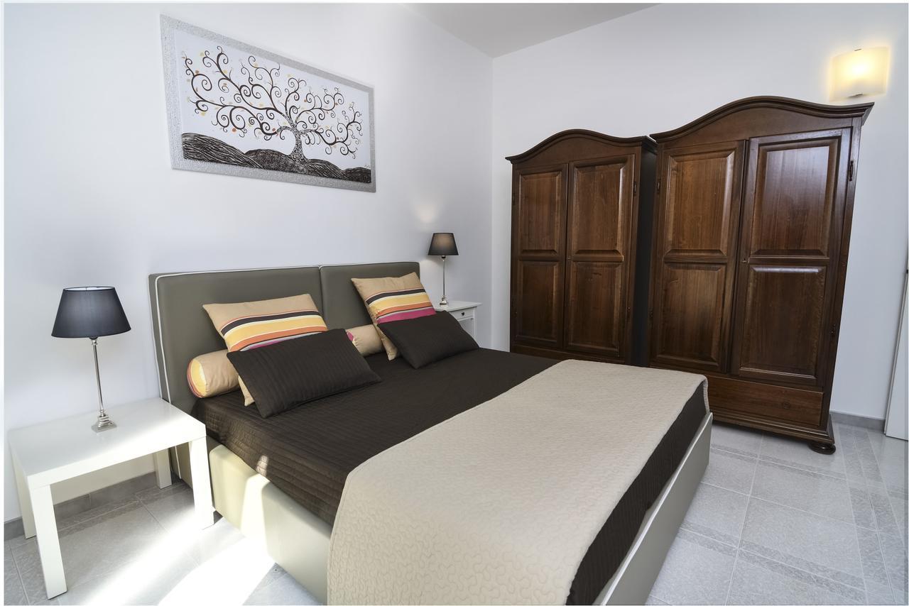 B&B Villa Genny A Pochi Passi Dal Mare ซานกาตัลโด ภายนอก รูปภาพ