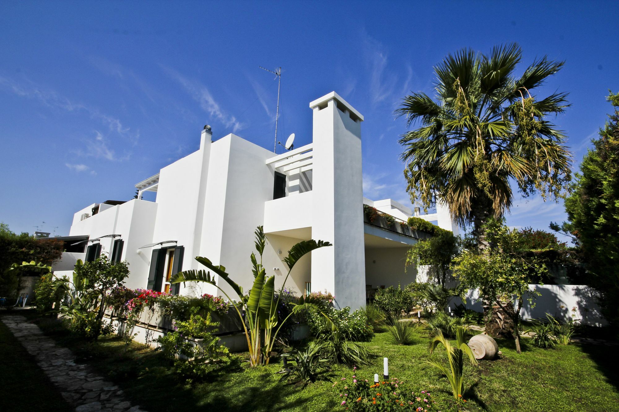 B&B Villa Genny A Pochi Passi Dal Mare ซานกาตัลโด ภายนอก รูปภาพ
