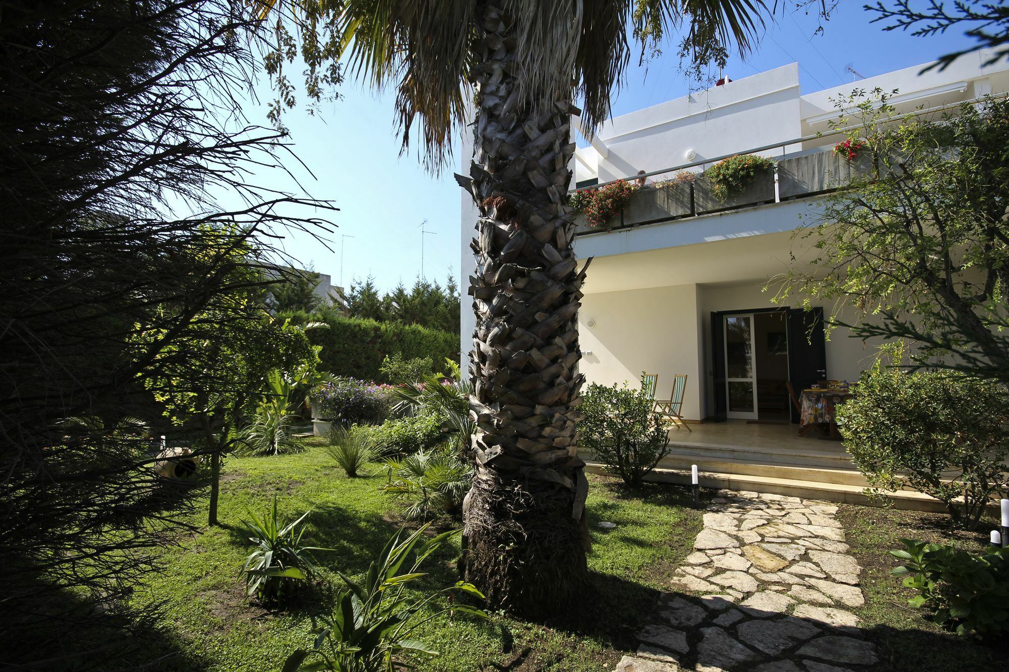 B&B Villa Genny A Pochi Passi Dal Mare ซานกาตัลโด ภายนอก รูปภาพ