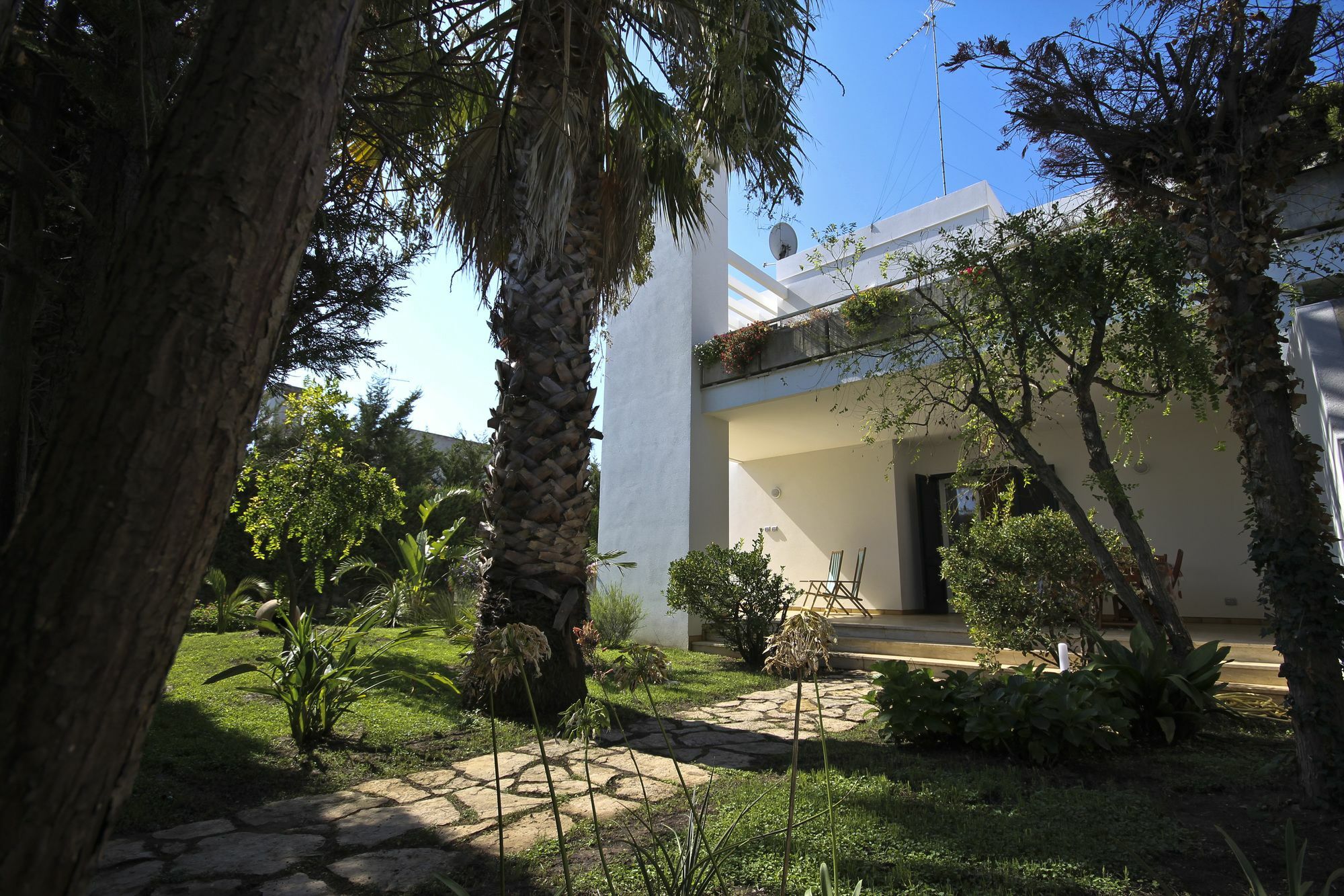 B&B Villa Genny A Pochi Passi Dal Mare ซานกาตัลโด ภายนอก รูปภาพ